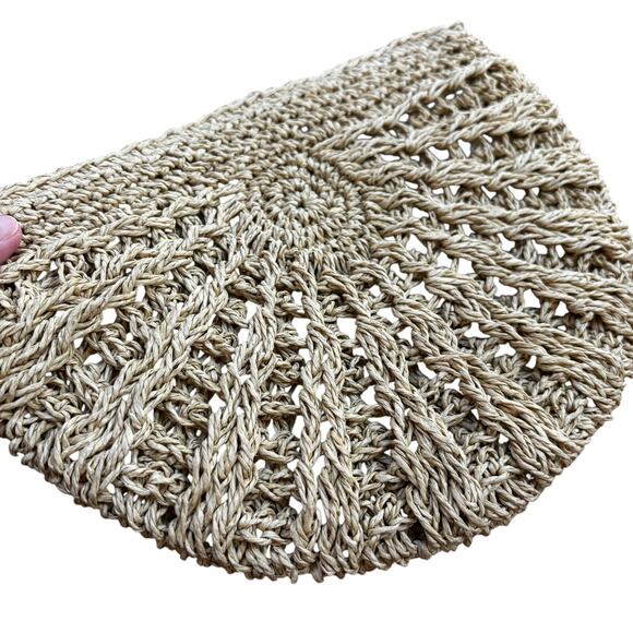 Aerie wristlet woven straw zipper top semi-circle shape casual summertime purse - Picture 8 of 8